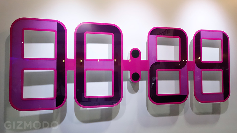 Illustration for article titled A Giant e-Ink Digital Clock Powered By a Tiny Watch Battery